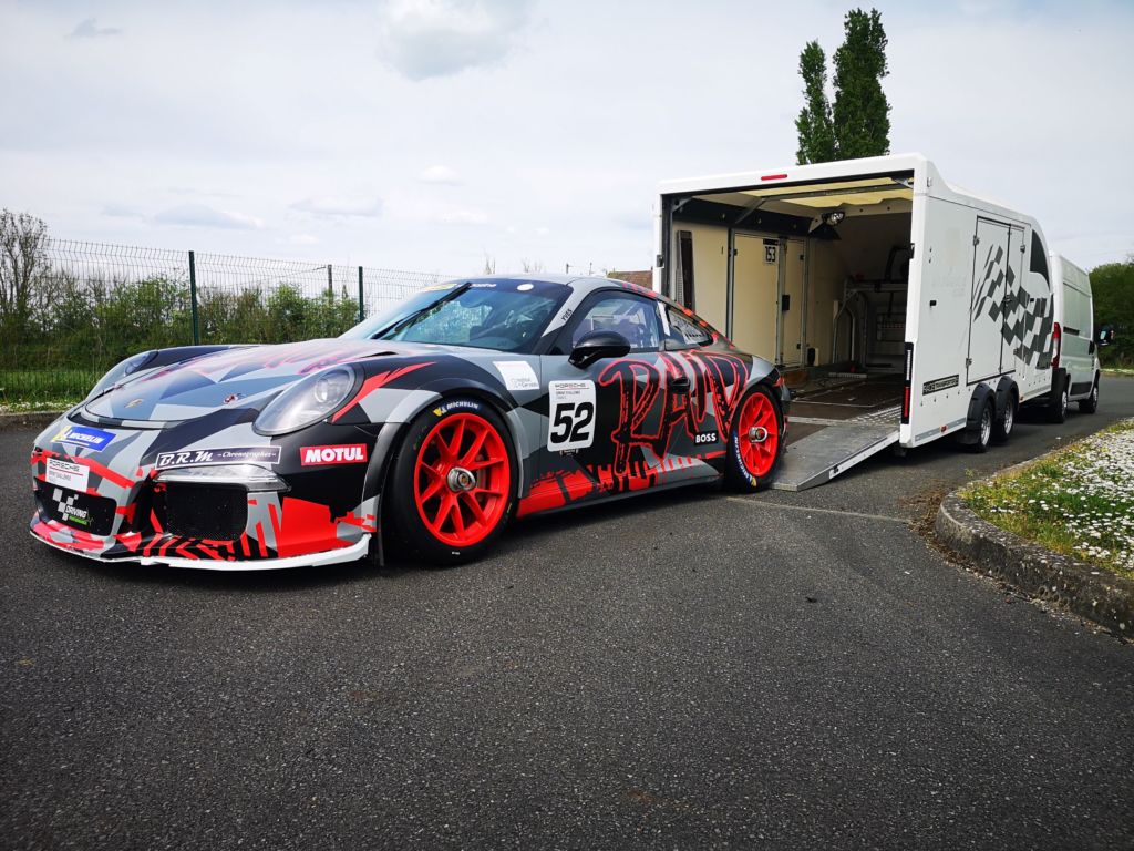 Convoyage dune Porsche 991 cup dans cette remorque fermée Brian James